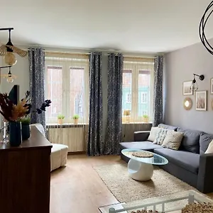 Starogdanski 4 Appartamento